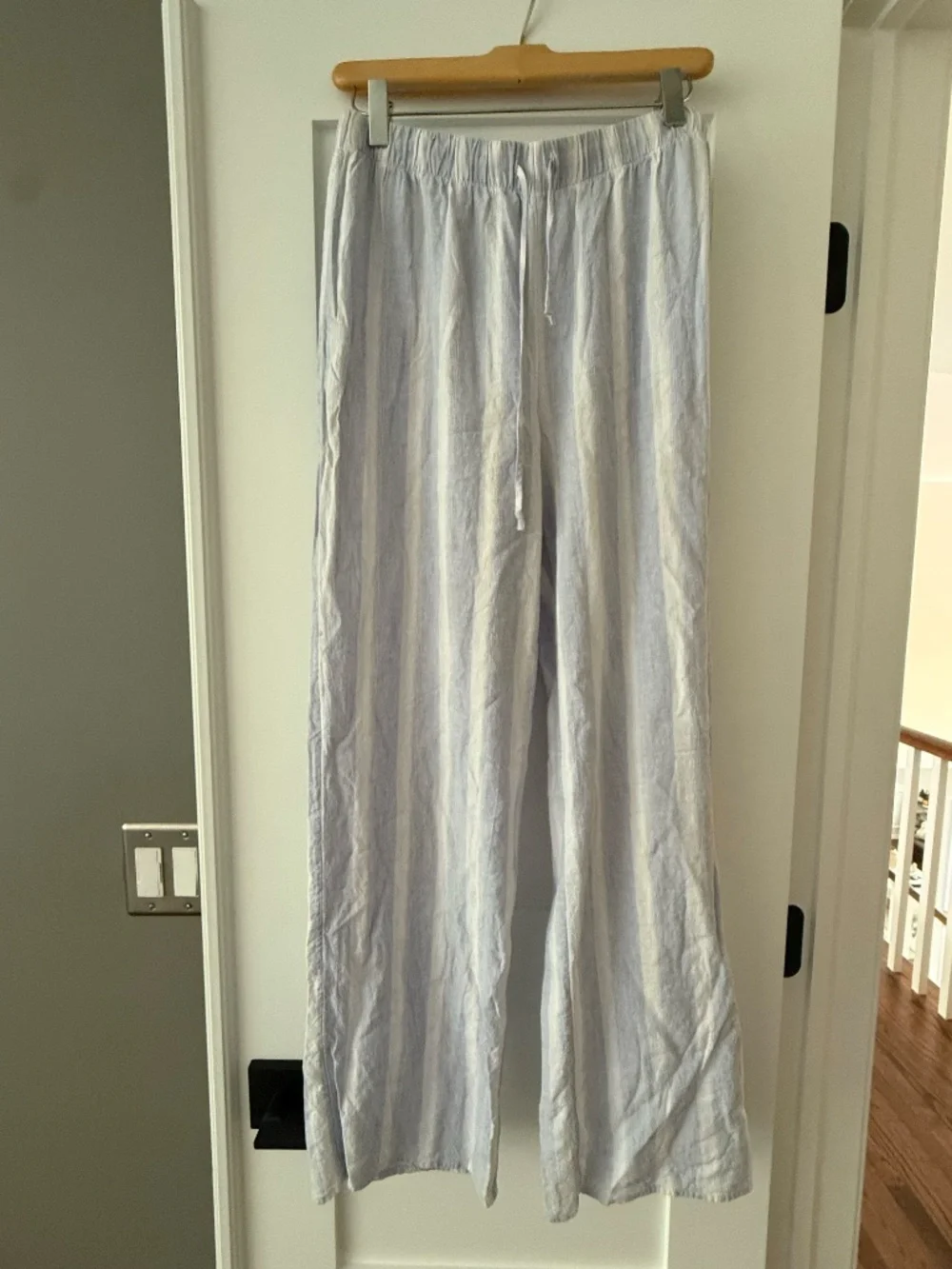 Aritzia Light Blue and White Linen Pants Size Small
